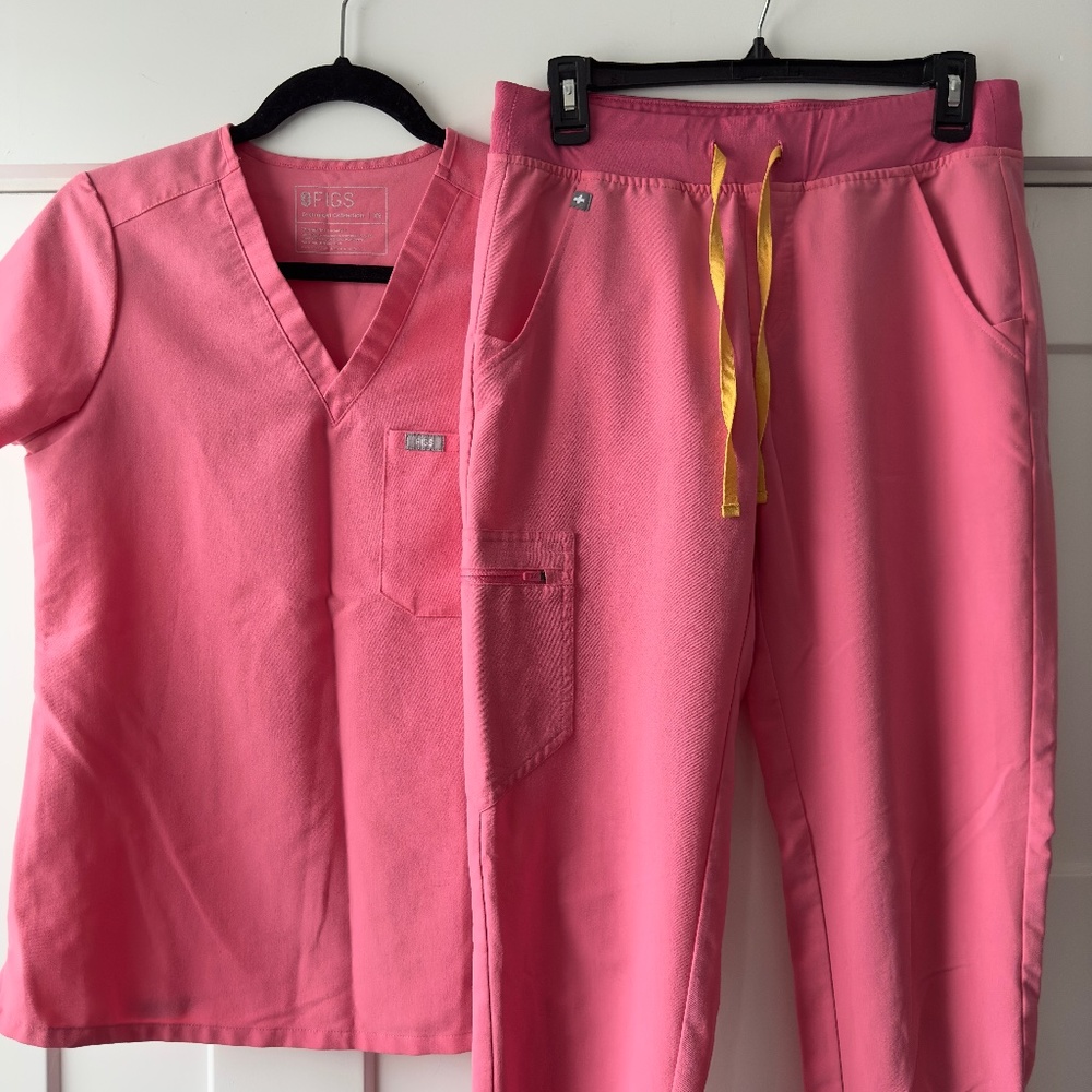 Catarina One-Pocket Scrub Top™ (XS) & Zamora Jogger Scrub Pants™ (S, Tall) SET